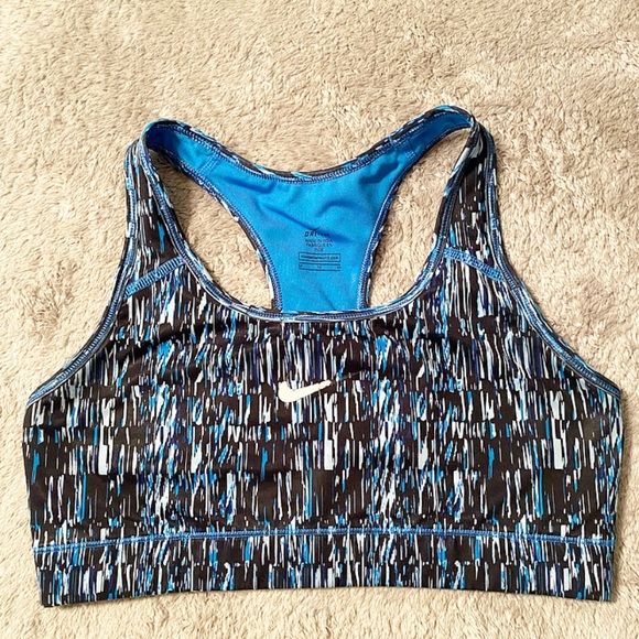 Nike sports bra - Picture 1 of 3